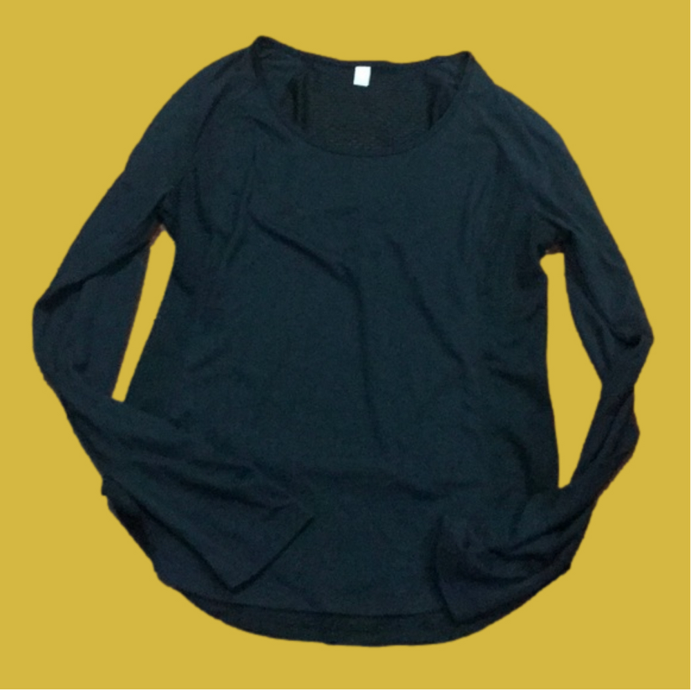 Like new women’s l/s UA running shirt